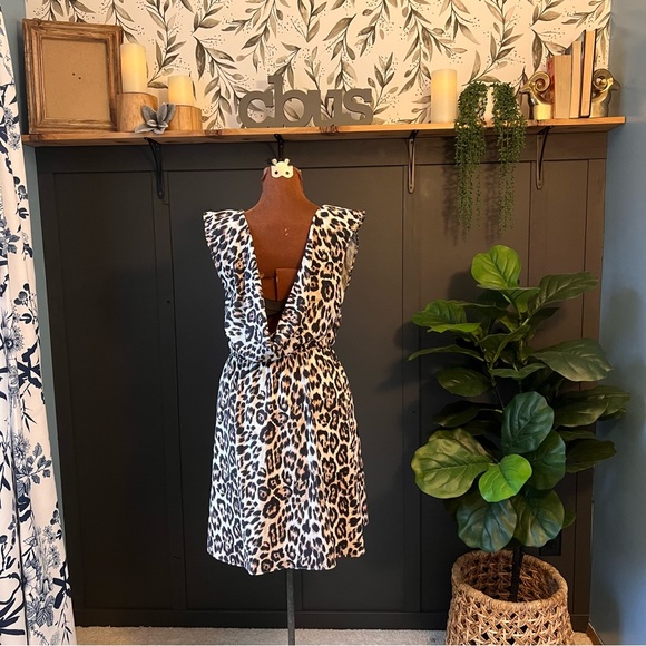 Alice + Olivia Shellie Leopard Open back dress size medium - Picture 5 of 9